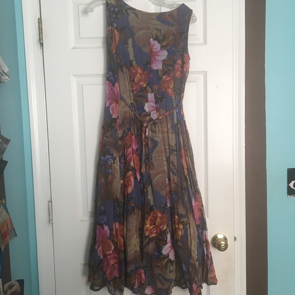 Flowy vintage floral dress